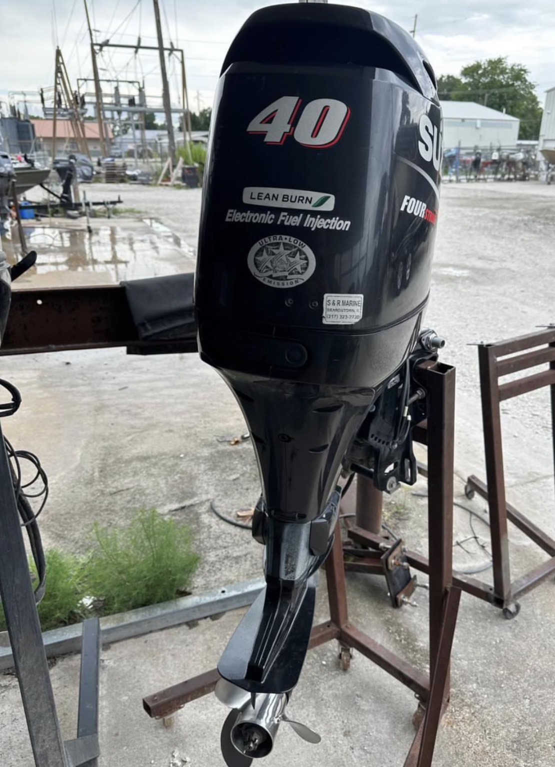 Suzuki 40 HP 4 Stroke Outboard Motor Engine