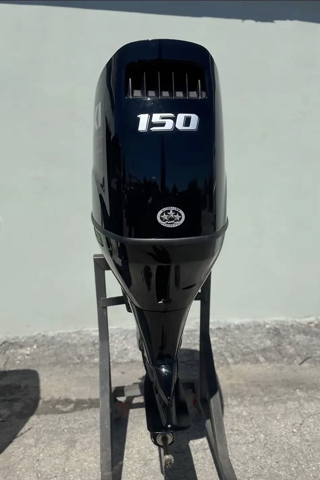 Suzuki 150 HP 4 Stroke Outboard Motor Engine